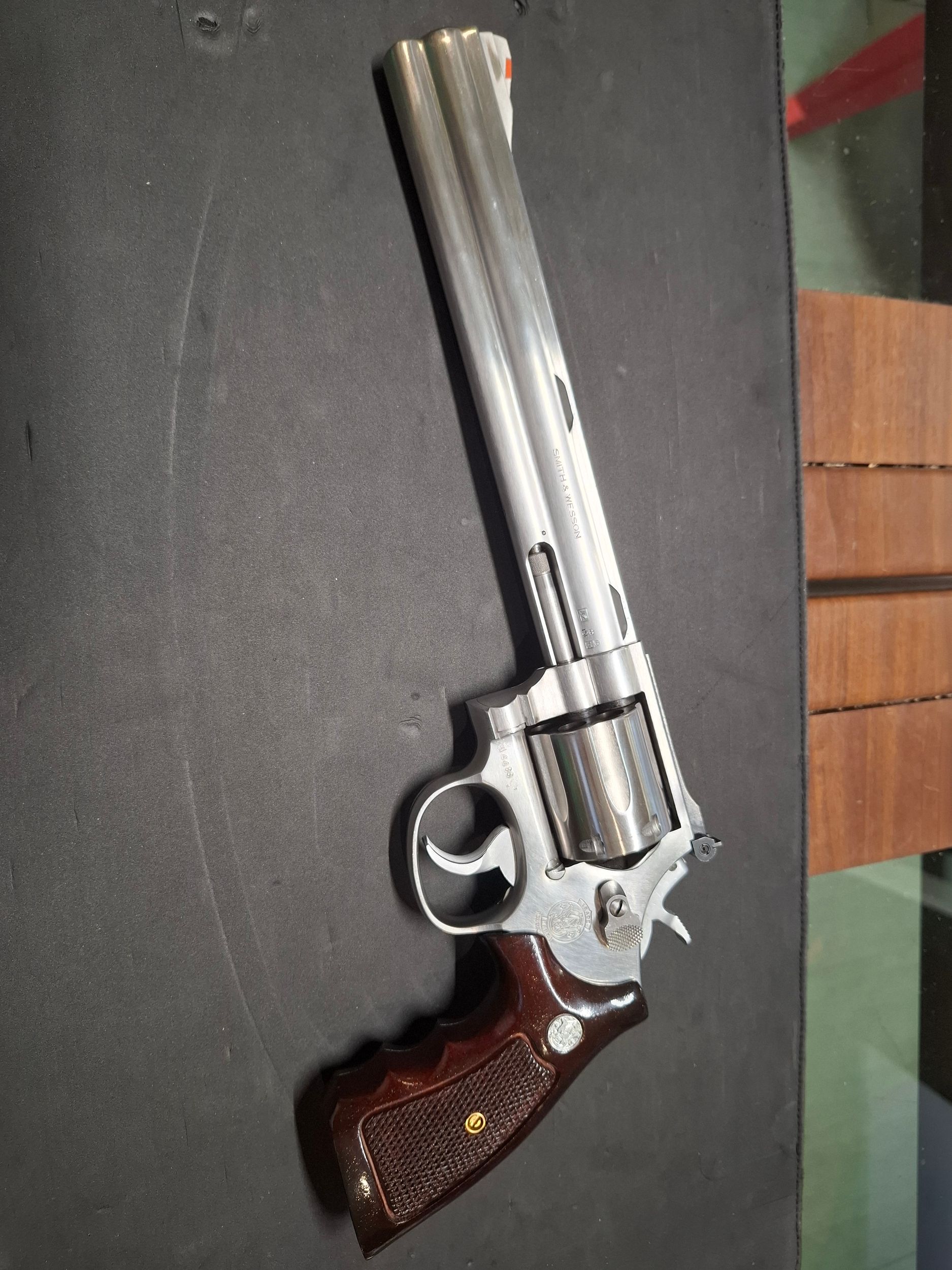 Revolver, foto 2