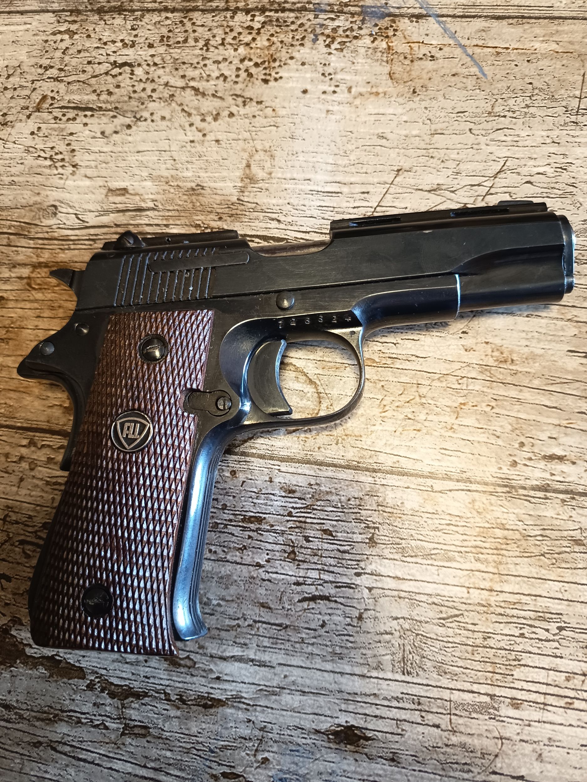 Pistola